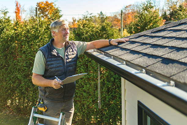 Professional Roofing technician working in Paris, TX